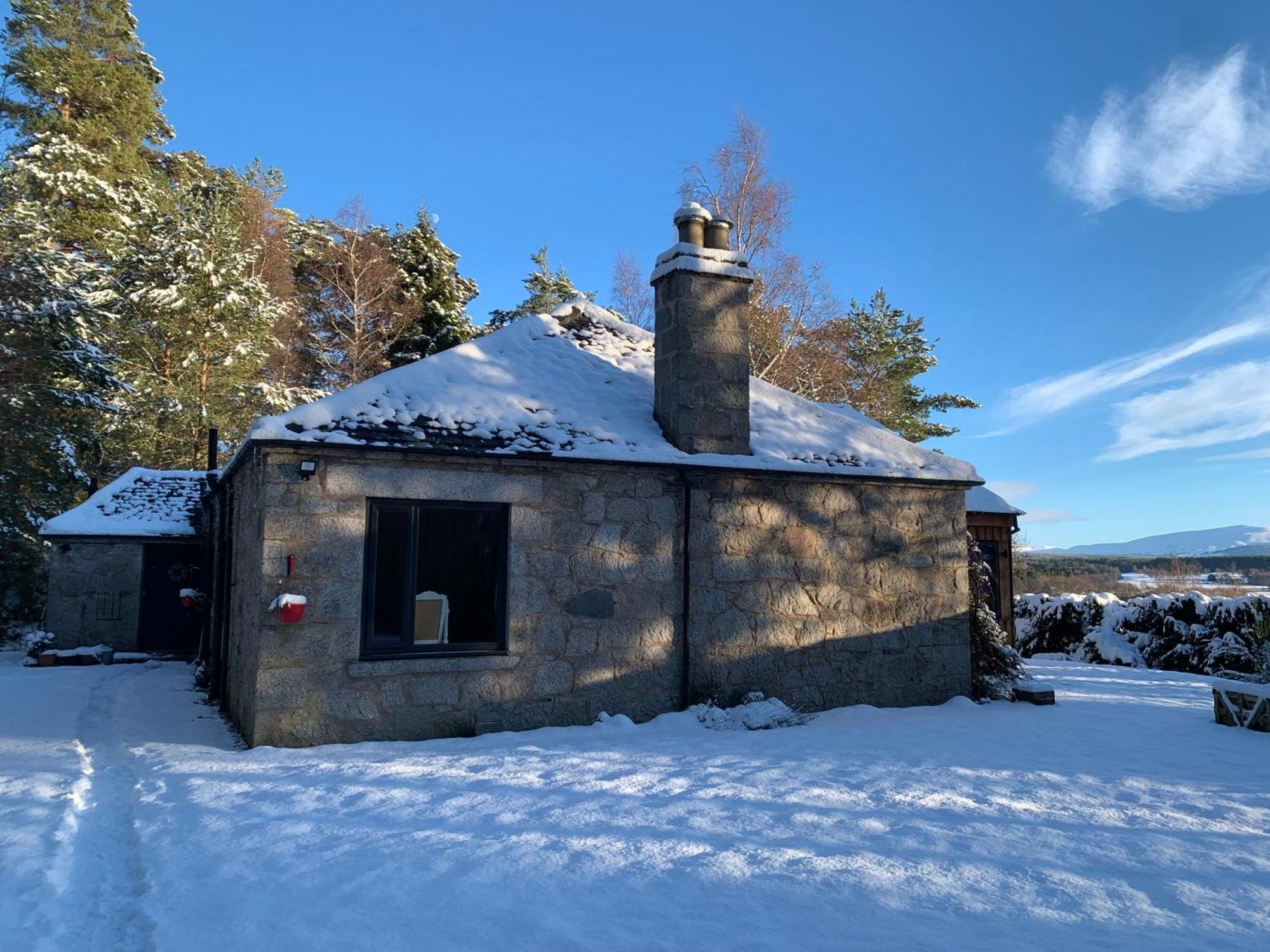 Amazing Cottage With Private Indoor Swim Pool And Hot Tub Grantown-on-Spey Exterior photo