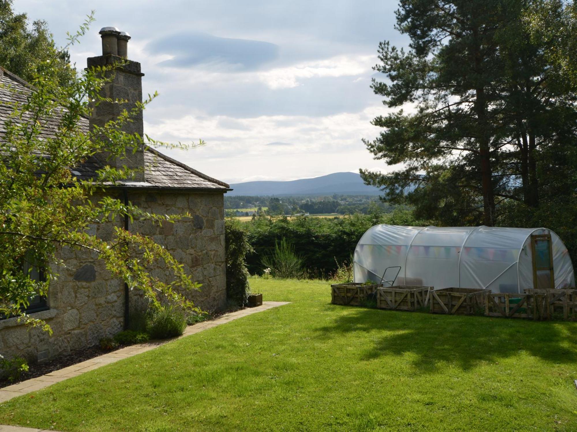 Amazing Cottage With Private Indoor Swim Pool And Hot Tub Grantown-on-Spey Exterior photo